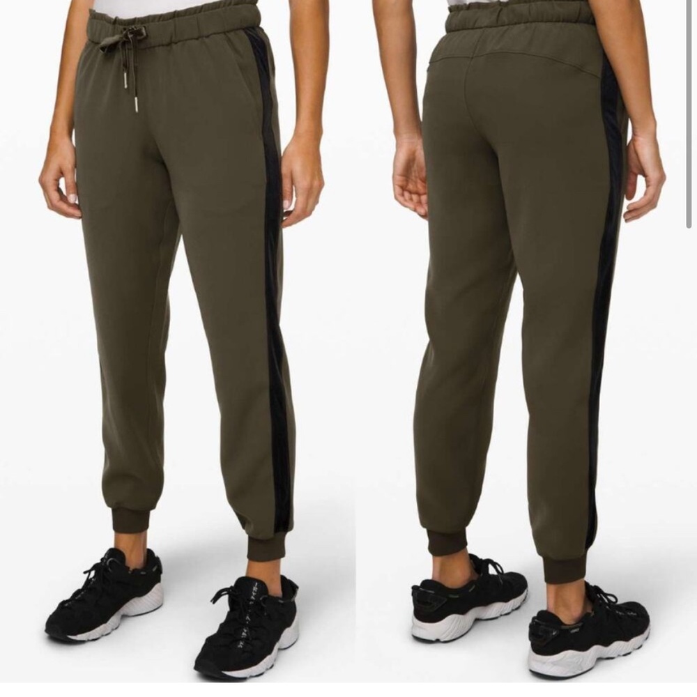 Lululemon On the Fly Jogger Olive Green Velvet Trim Pants Women’s Size 6
